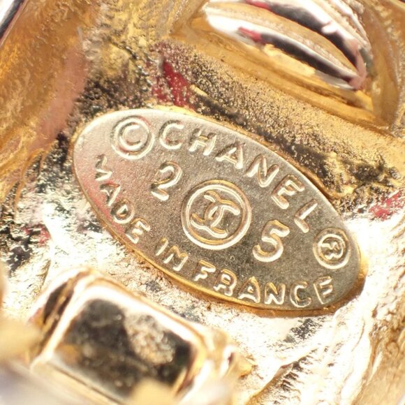 CHANEL Logo Square Matelasse Earrings 25 Clip-On Gold France Vintage 468-082225 - Picture 7 of 8